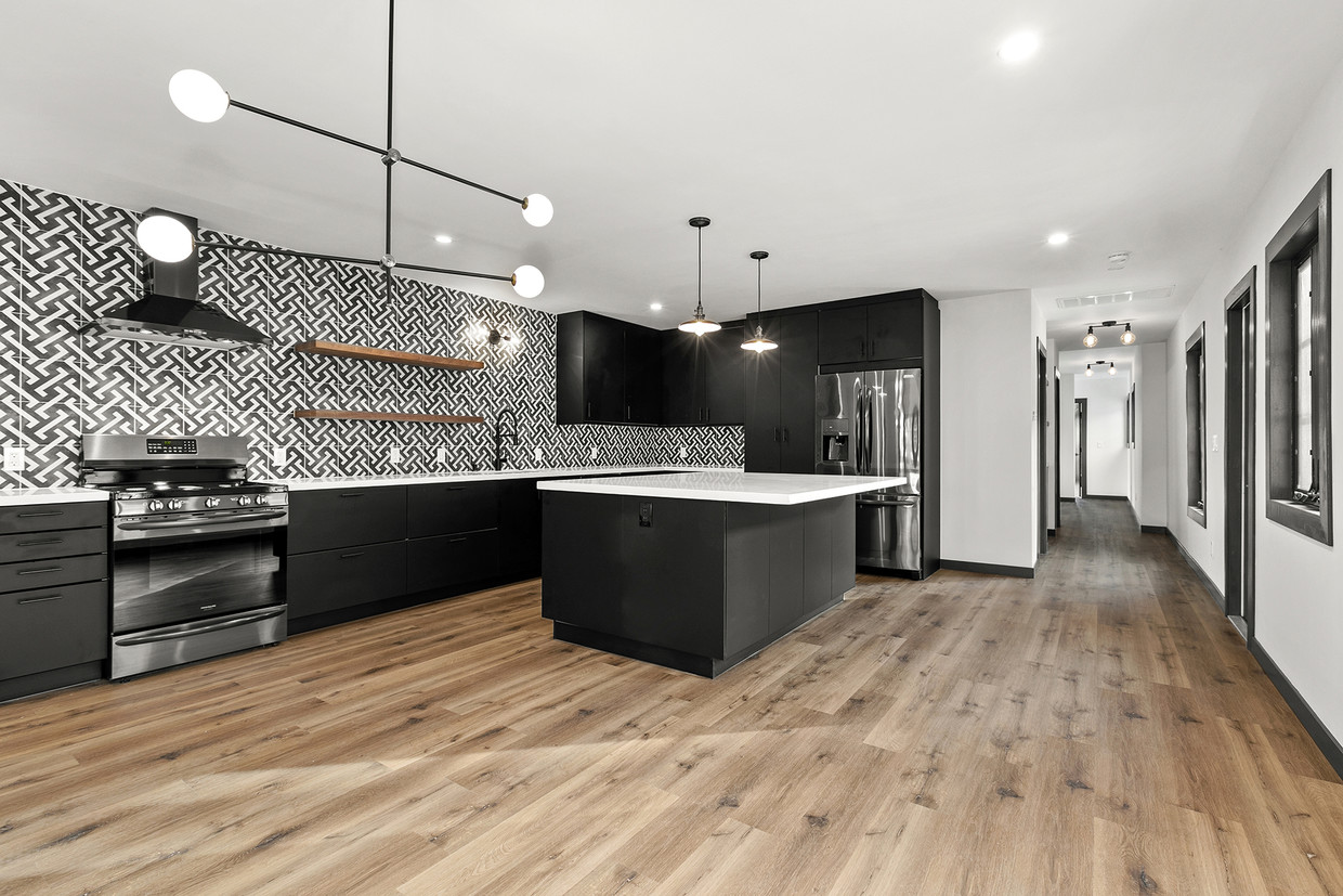 Foto principal - 5422 Monroe St