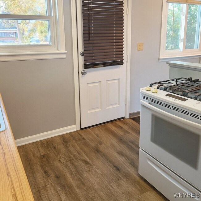 Foto del edificio - 2650 Eggert Rd