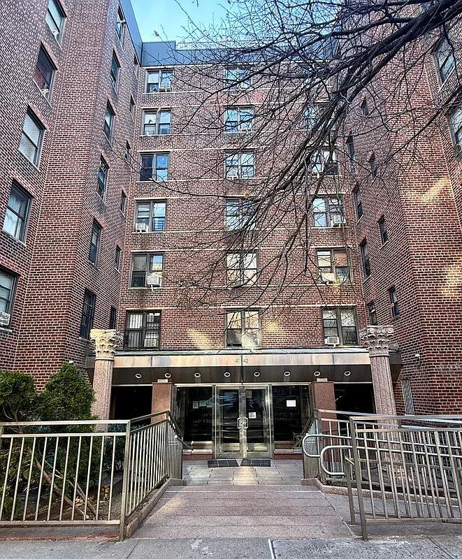 Foto del edificio - 41-42-42 Elbertson St