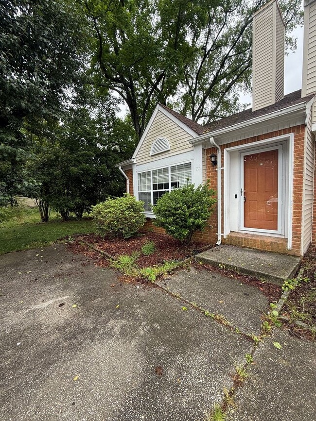 Building Photo - Beautiful Updated 3 Bedroom, 2 Bathroom To...