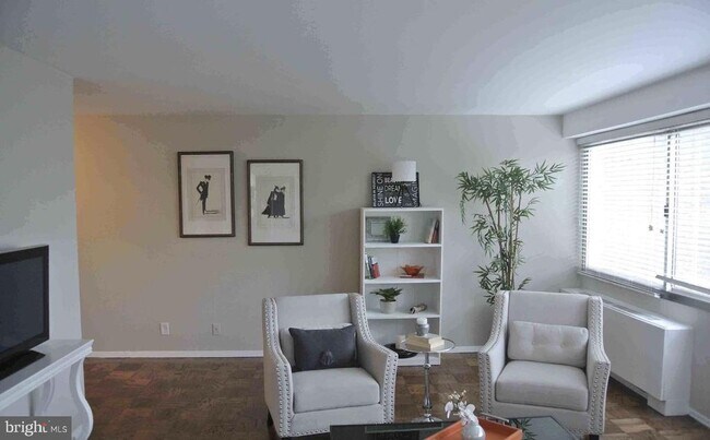 Foto del edificio - 5500 Friendship Blvd
