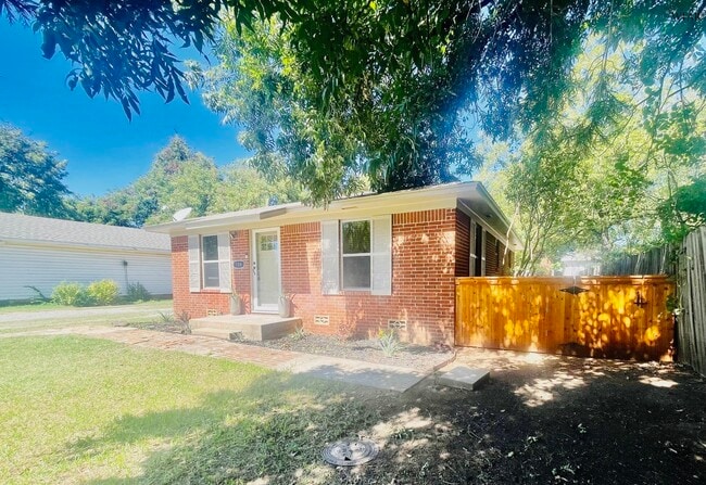 Foto del edificio - 106 E Jefferson Ave