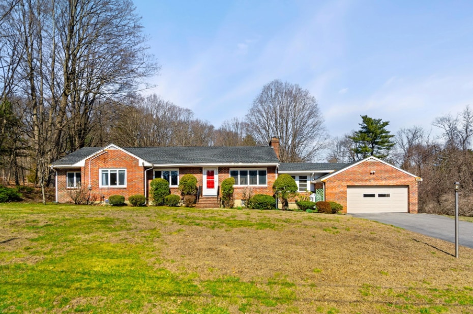 Primary Photo - 115 Mill St