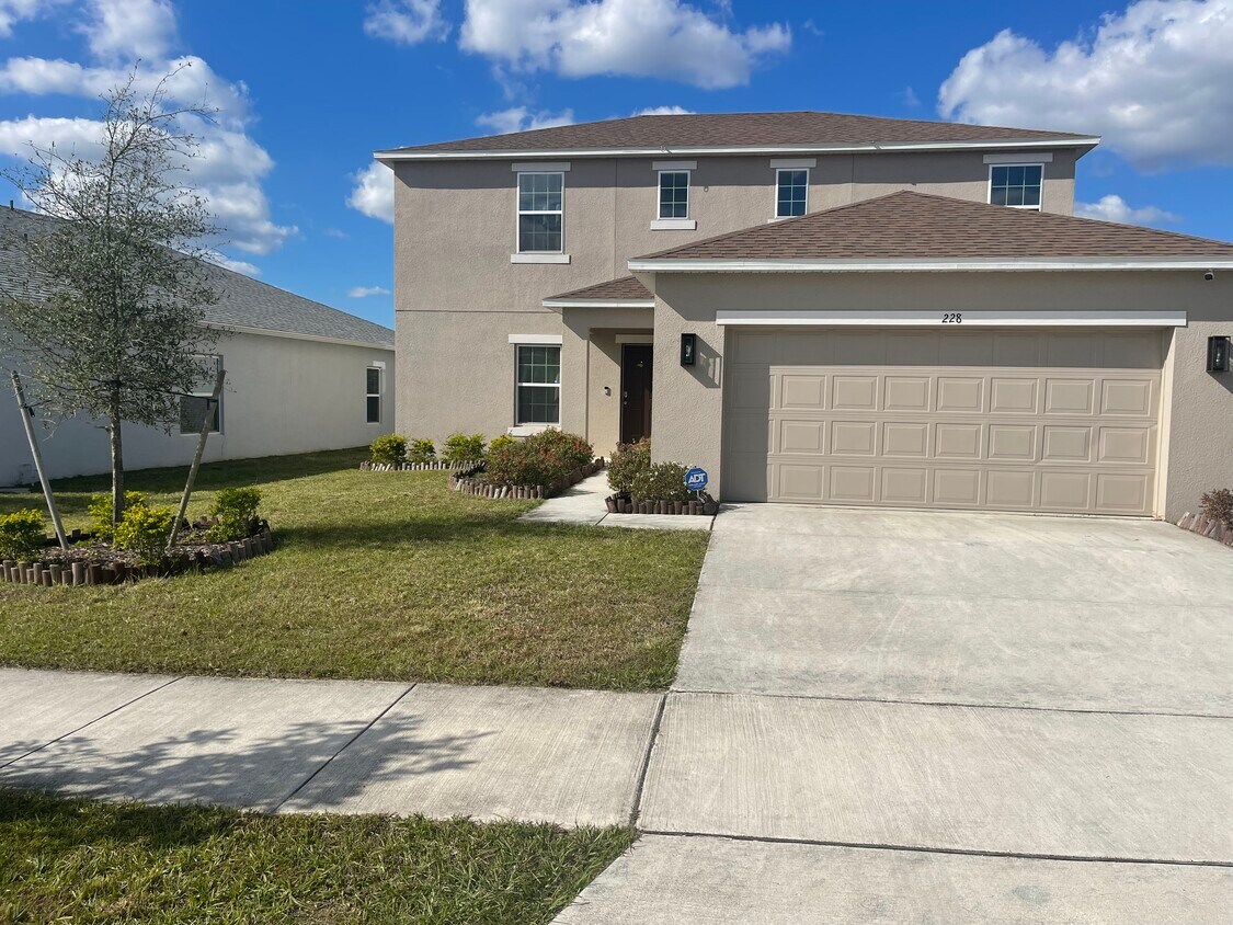 Foto principal - 228 Sparrow Hawk Dr