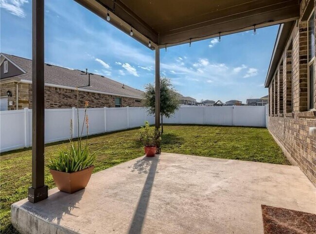 Building Photo - 10921 Zoeller Dr