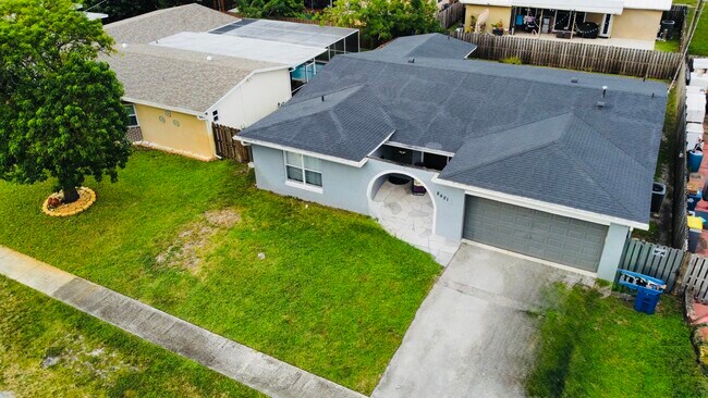 Building Photo - 8421 NW 21st Ct