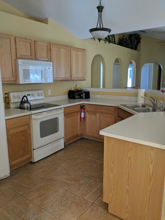 Foto del edificio - 8517 N Tiny Lily Dr