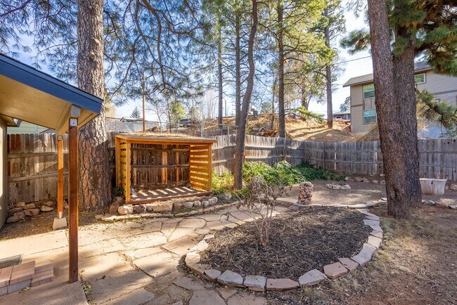 Building Photo - 107 E Woodland Dr