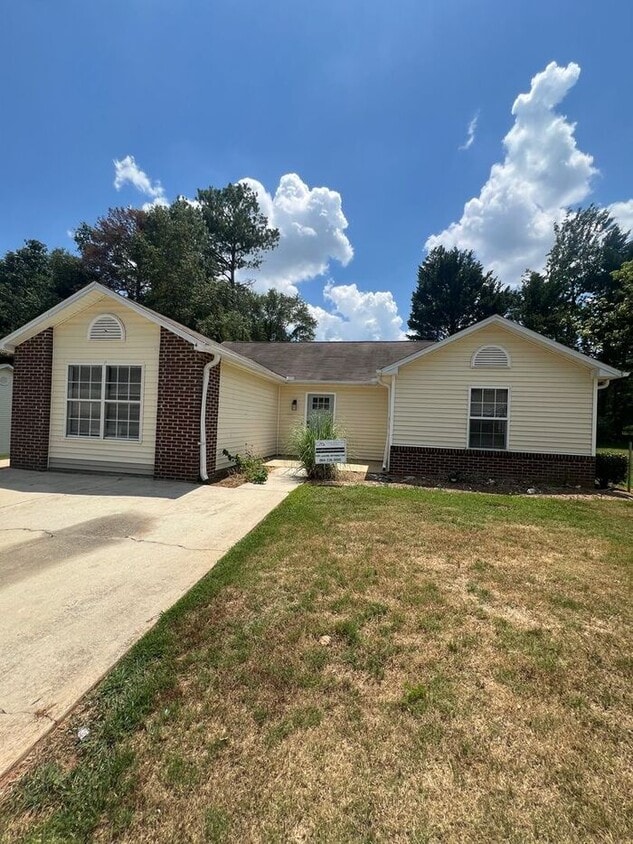 Primary Photo - MOVE IN SPECIAL! 4 Bed/3 bath Single Famil...