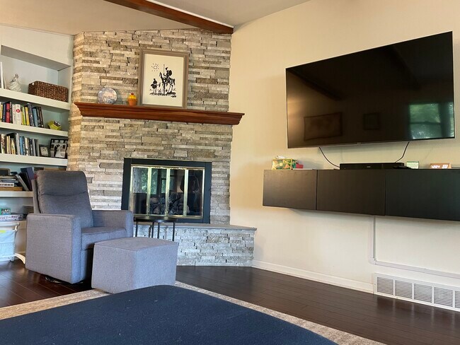 Foto del edificio - 1721 N High Point Rd