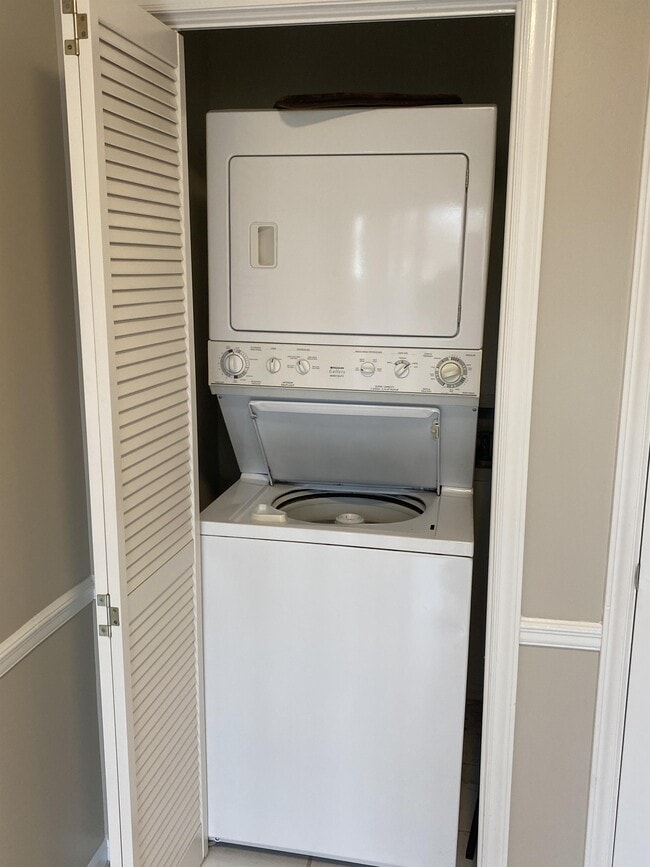 Foto del edificio - 546 Brookside Ct