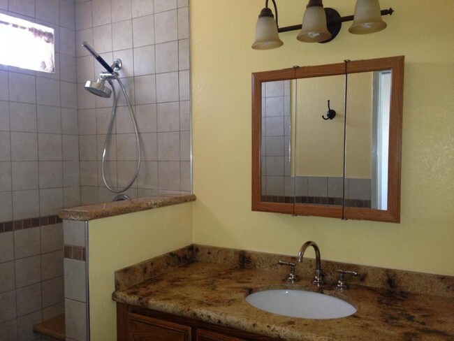 Foto del edificio - 14738 Pioneer Blvd #7