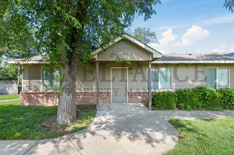Foto principal - 4240 Newell St
