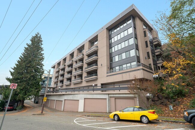 Building Photo - 700 Crockett St