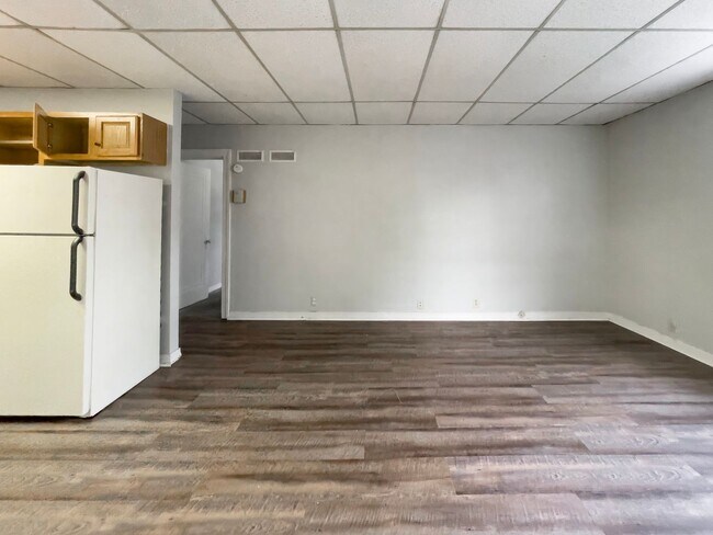 Foto del edificio - PRELEASING for AUGUST! Close to Campus