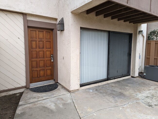 Building Photo - La Mesa Woodlands Tri-Level 2 Bed/2 Bath C...