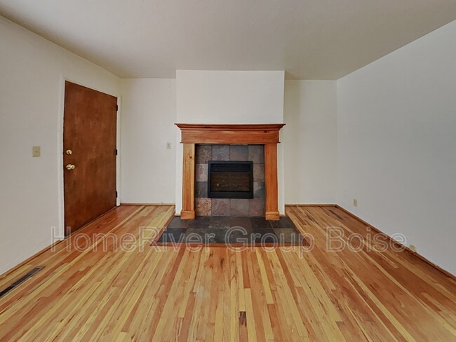 Building Photo - 204 E Morrison St