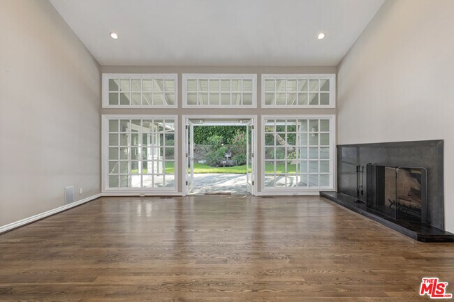 Foto del edificio - 1277 N Norman Pl