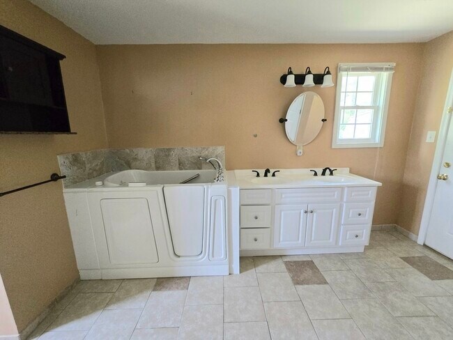 Building Photo - 3316 E Princeton Rd