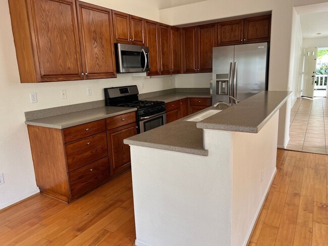 Building Photo - 3 Bedroom plus den in Goleta