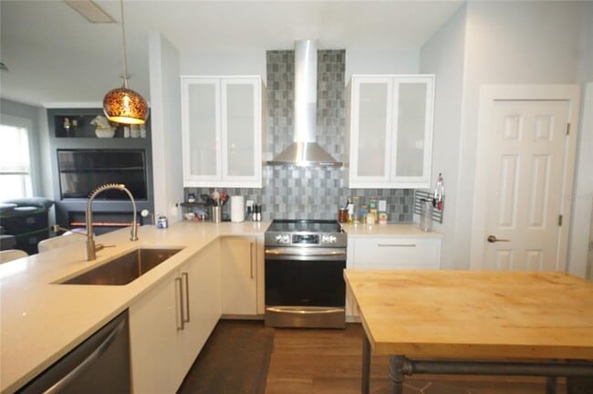 Building Photo - 8815 Royal Enclave Blvd