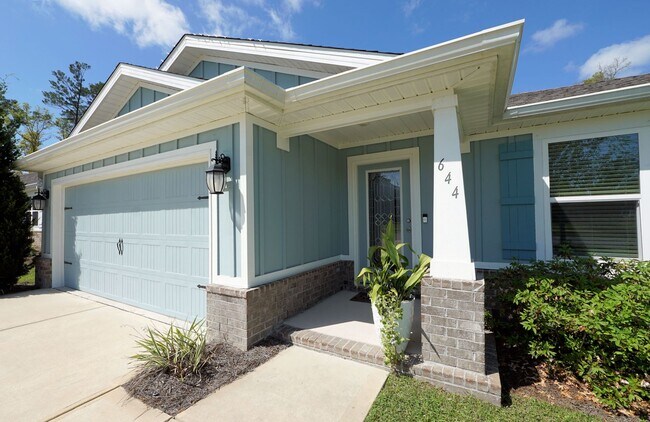 Foto del edificio - Central Freeport Location with Community Pool