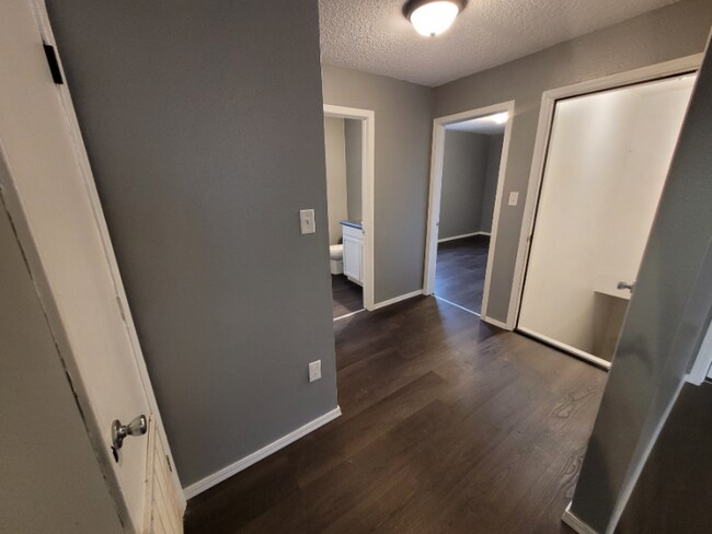 Foto del edificio - 1601 N Hills Blvd