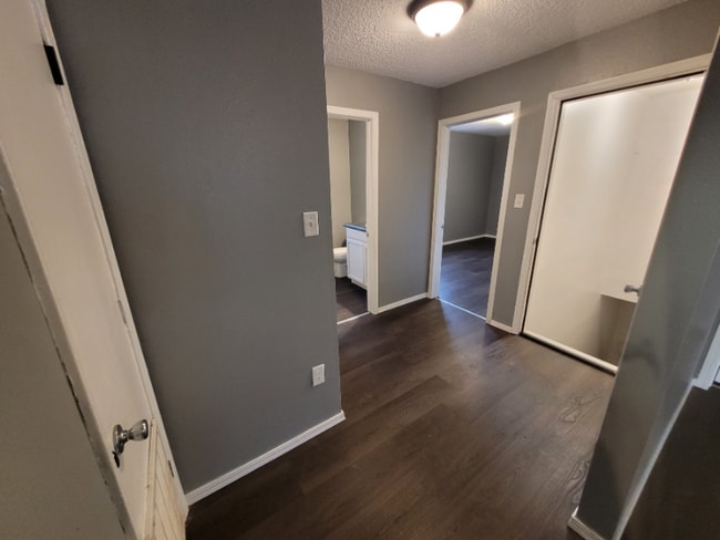 Building Photo - 1601 N Hills Blvd