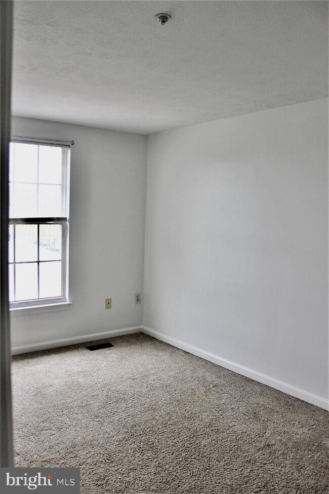 Building Photo - 933 Gainsborough Ct