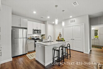 Building Photo - 3000 Tamarron Trce
