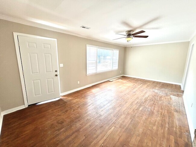 Foto del edificio - Move-In Special $500 off first month!! Coming Soon-4/15/26.