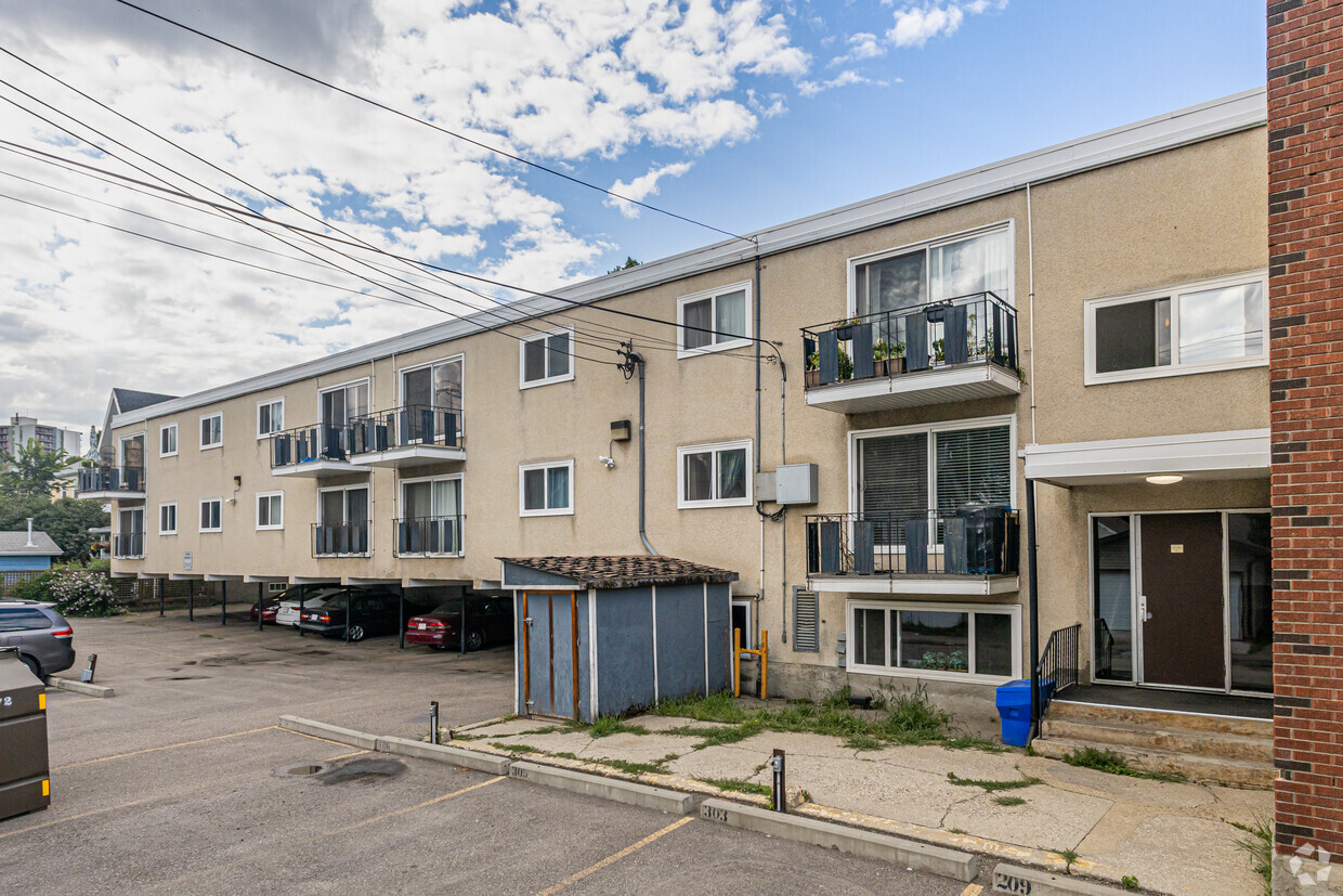 Queenland Apartments Appartements - 9903 88 Av Nw Edmonton, Ab 