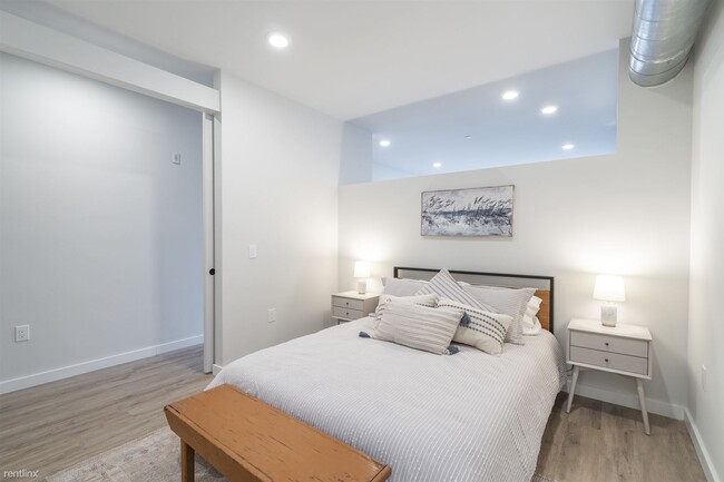Building Photo - 1 br, 1 bath Apartment - 2120 E York Street