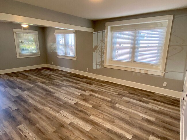 Foto del edificio - Charming 2 Bedroom Craftsman House w/Porch and Private Back Patio in Hillcrest
