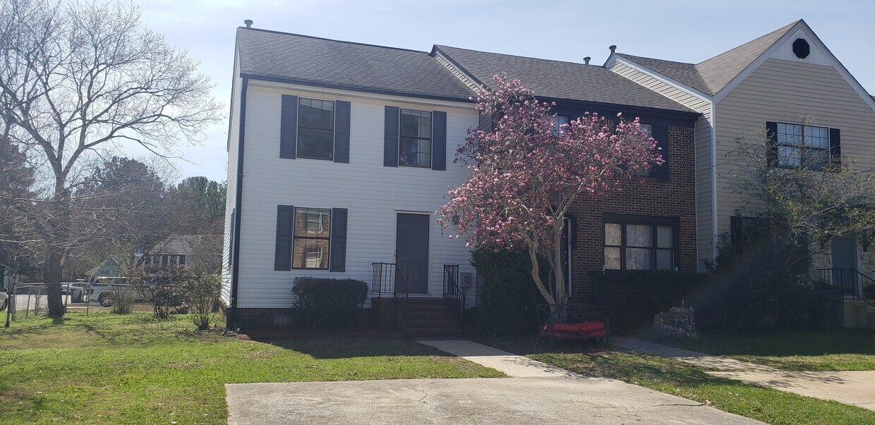 609 Cahaba Manor Trl, Pelham, AL 35124 Townhouse for Rent in Pelham