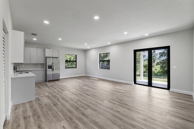 Foto del edificio - 1134 Sunrise Blvd