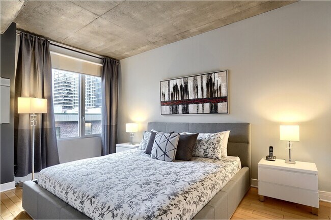Building Photo - 1100 Rue Jeanne-Mance