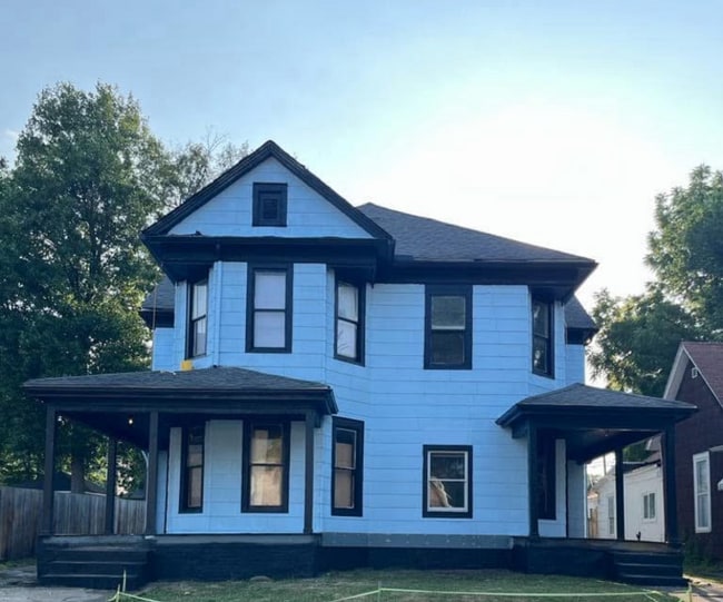 Building Photo - 623 S 8th St