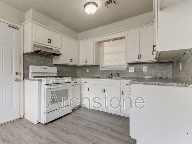 Foto del edificio - 4501 Meadowvale Dr
