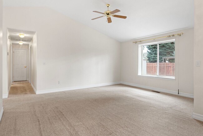 Foto del edificio - Beautiful 3-Bedroom Home with Large Fenced Yard – Available Now!