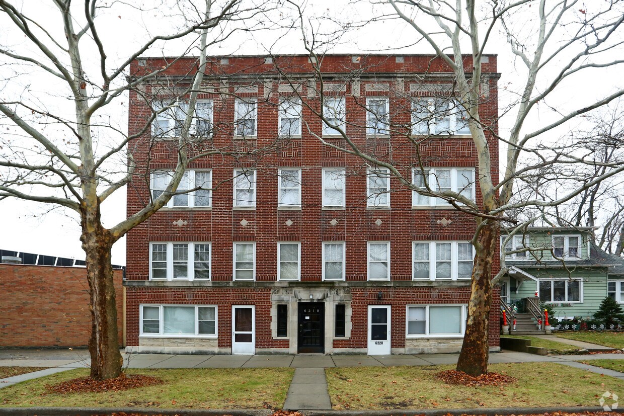 Building Photo - 6218 N Nordica Ave