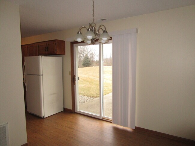 Foto del edificio - New Listing in Albion!!!