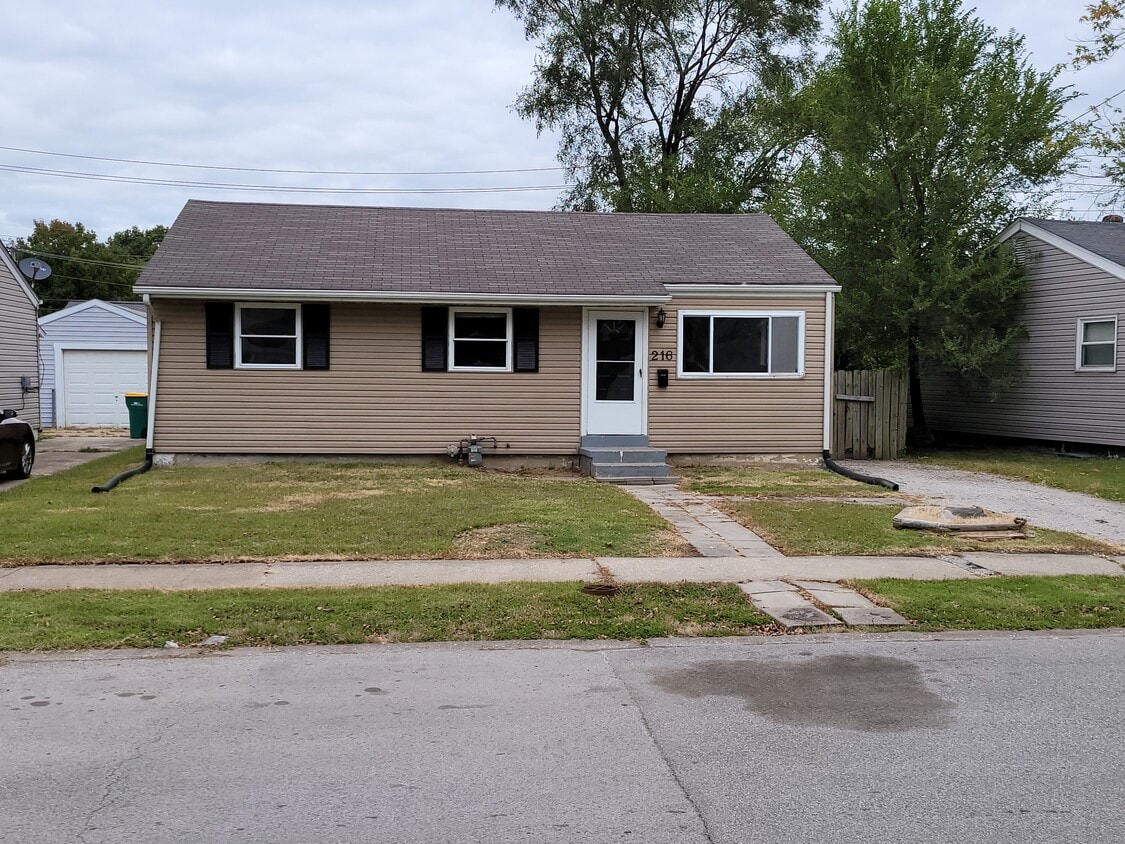 216 Briarwood Dr, Granite City, IL 62040 House for Rent in Granite