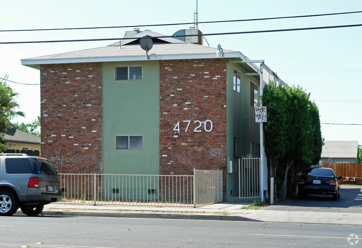 Building Photo - 4720 E Olive Ave