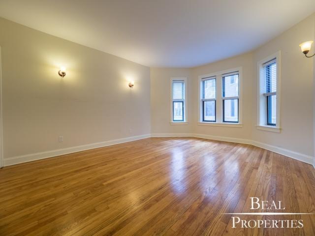 Foto principal - 0 bedroom in CHICAGO IL 60613