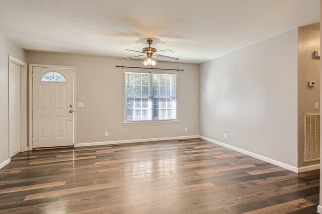 Foto del edificio - 1150 17Th Ave, E, Springfield, TN, 37172