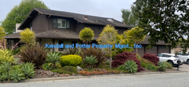 Building Photo - Beautifully Remodeled 4 Bed/2 Full Bath + 2 1/2 Bath Country Club Park Home