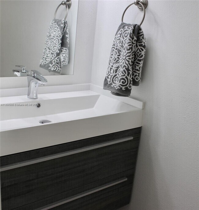 Foto del edificio - 3550 Estepona Ave