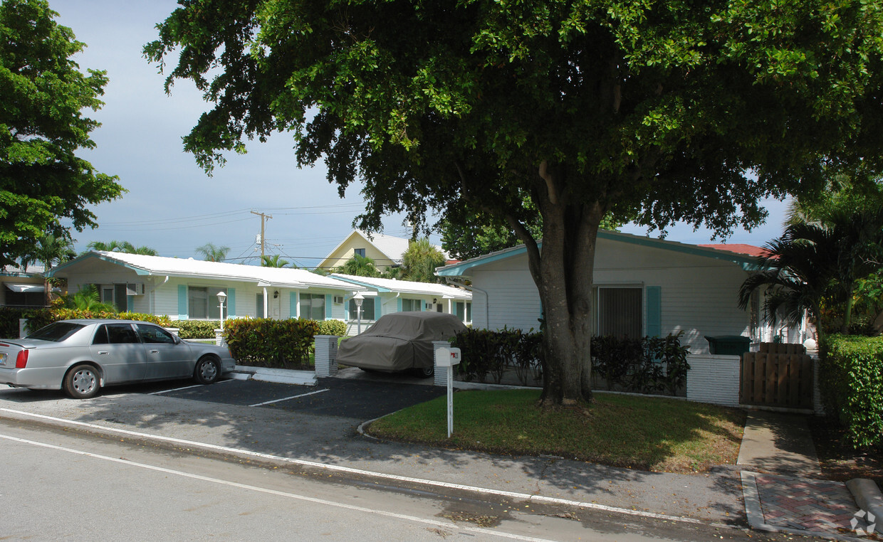 Primary Photo - 4220 Sea Grape Dr