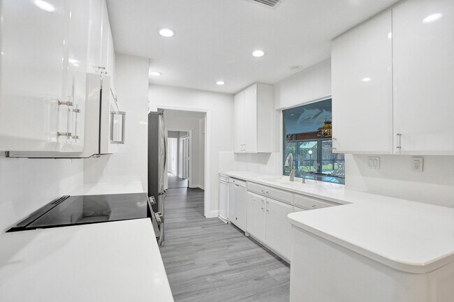 Building Photo - 4755 NE 23rd Ave